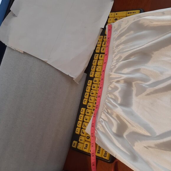 NEW ! Classic White Half Slip Floral Lace Trim W Elastic Waist Skirt Sz M (27in) - Picture 4 of 4